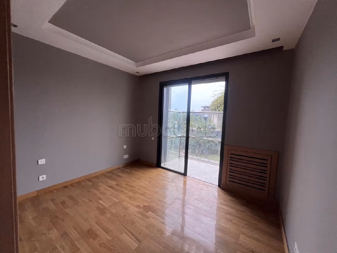 Se vende villa de lujo. 4 bonitas habitaciones. Chimenea operativa, propiedad con piscina. 