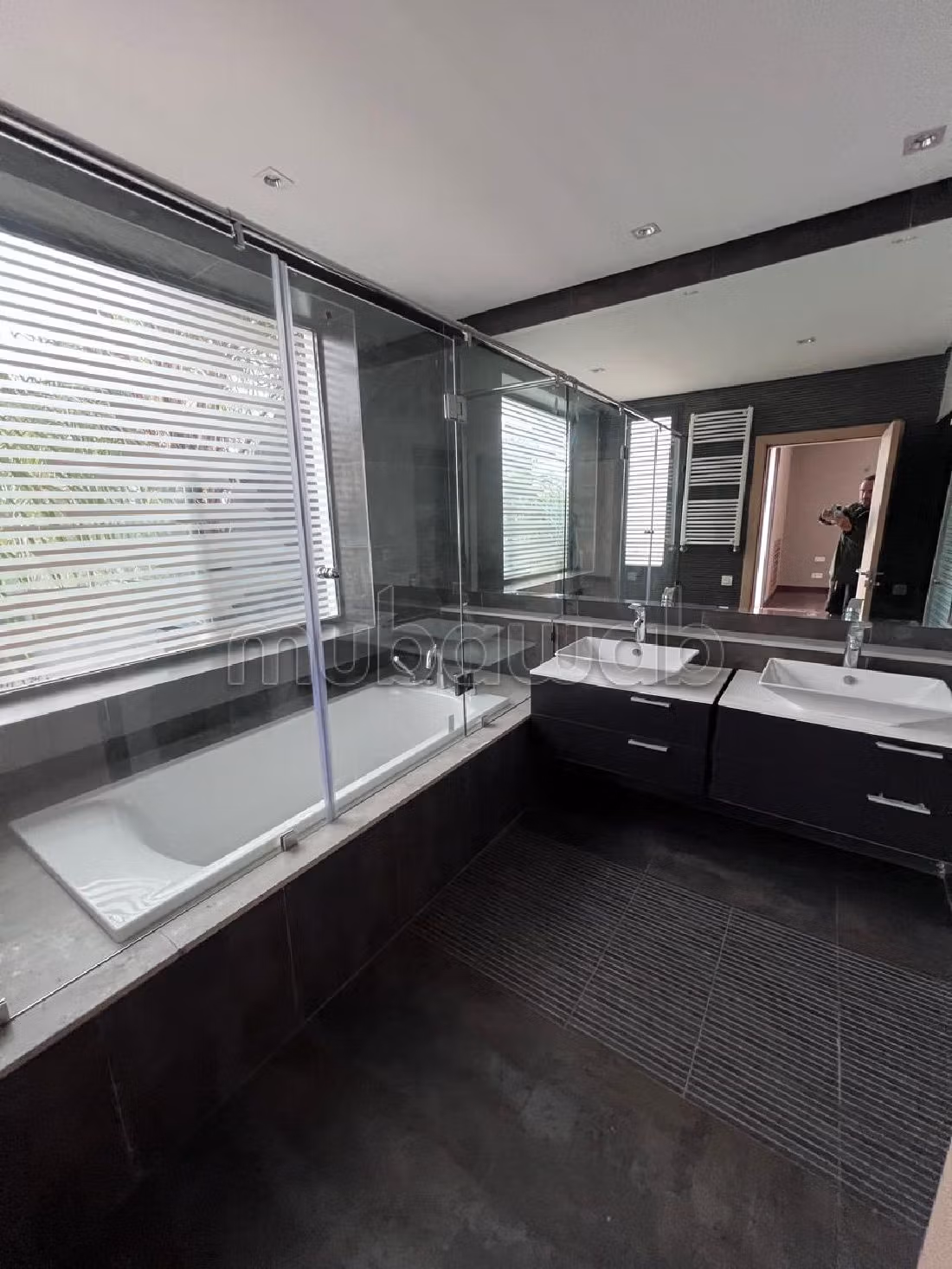 Se vende villa de lujo. 4 bonitas habitaciones. Chimenea operativa, propiedad con piscina. 