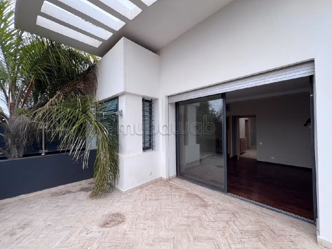 Se vende villa de lujo. 4 bonitas habitaciones. Chimenea operativa, propiedad con piscina. 