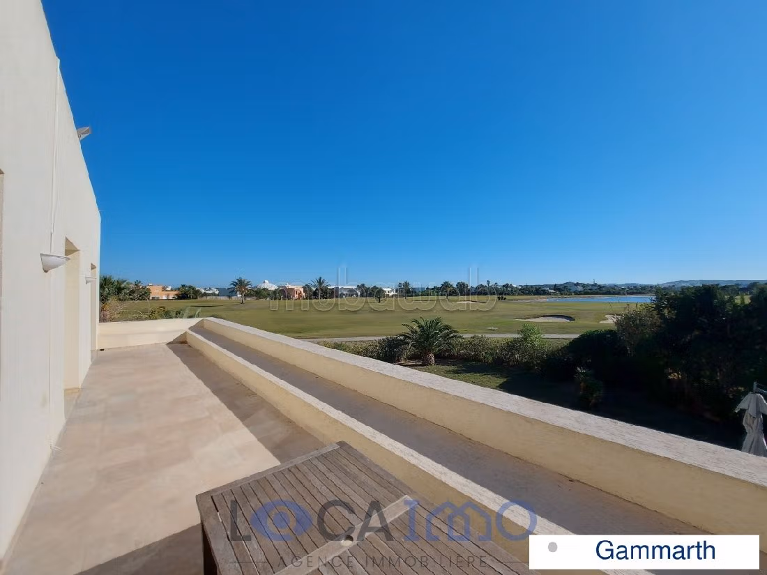 A louer un étage de villa meublé en S3 à Gammarth
