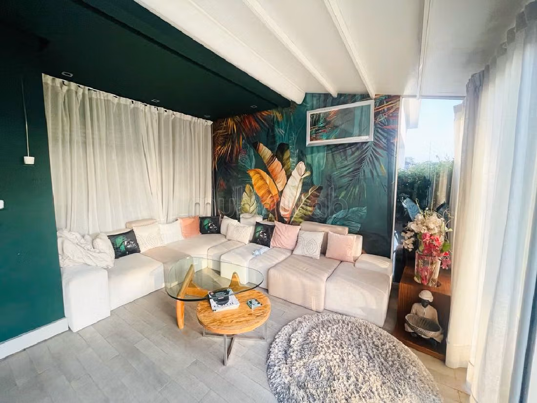 شقة رائعة للبيع ب المدينة الخضراء. 3 غرف. مفروشة