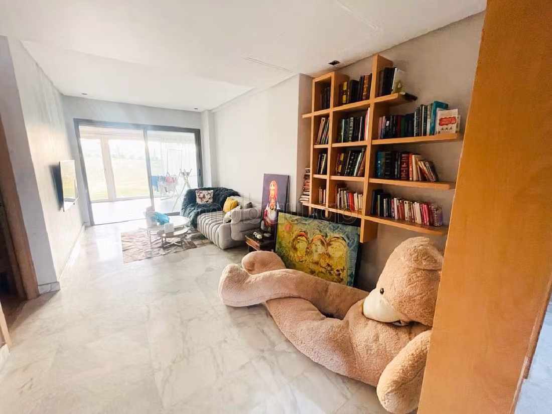 شقة رائعة للبيع ب المدينة الخضراء. 3 غرف. مفروشة