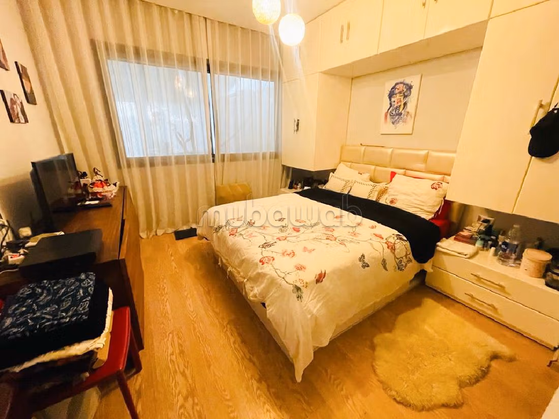 شقة رائعة للبيع ب المدينة الخضراء. 3 غرف. مفروشة