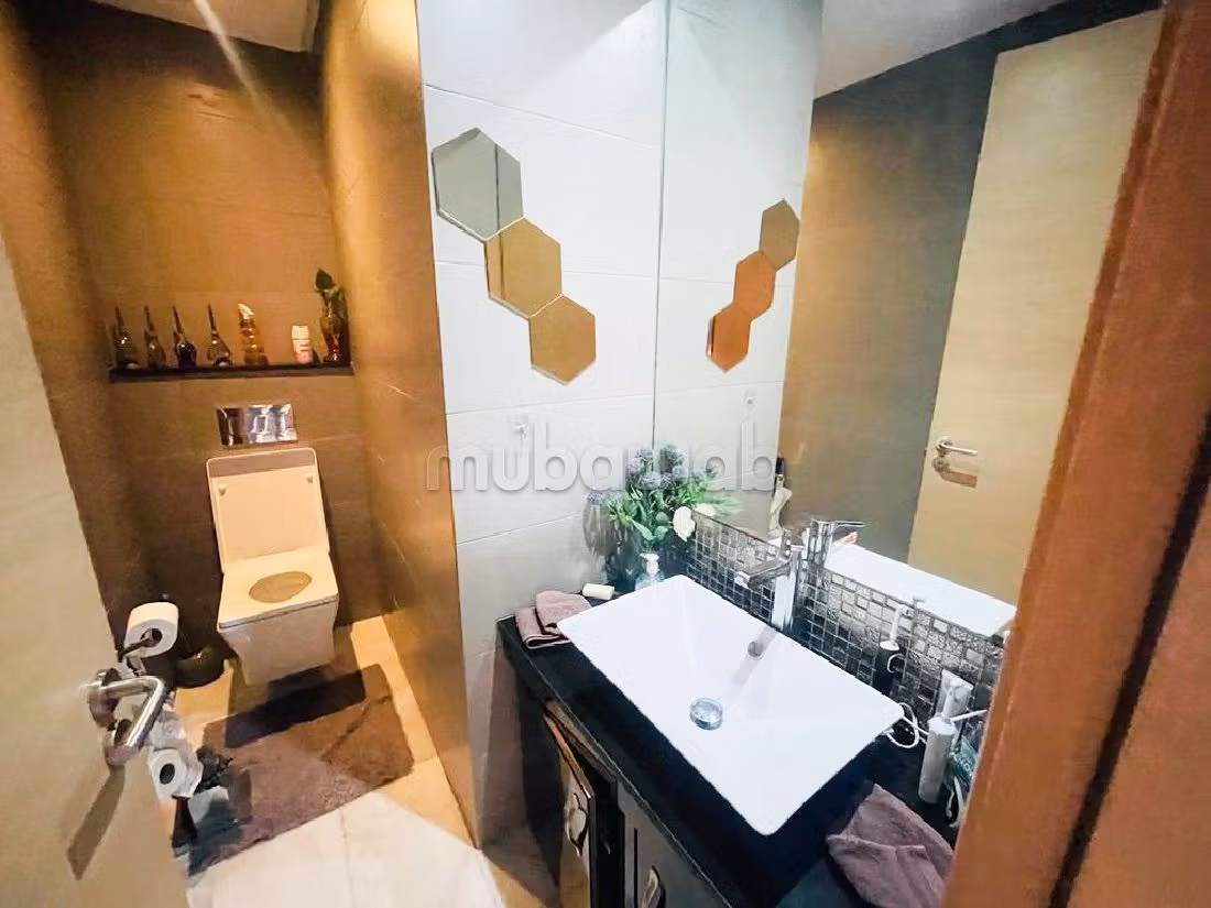 شقة رائعة للبيع ب المدينة الخضراء. 3 غرف. مفروشة