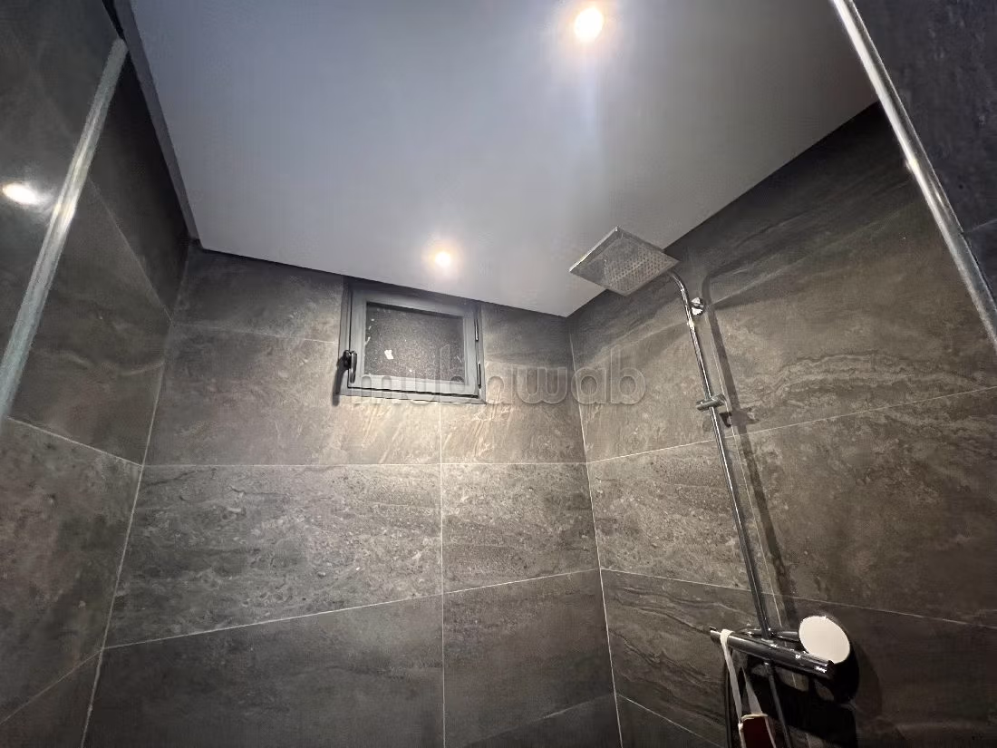 شقة رائعة للبيع ب المدينة الخضراء. 3 غرف. مفروشة