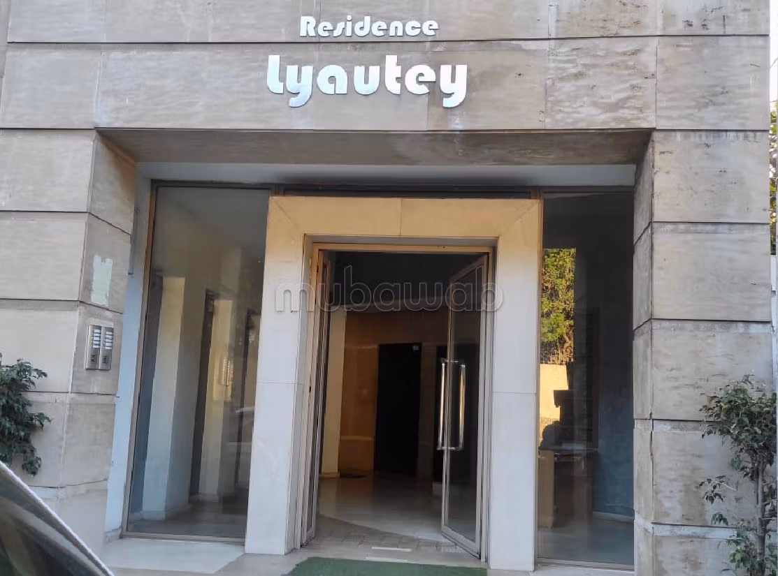 شقة رائعة للايجار ببوركون الشرقي. 1 غرفة. مفروشة.