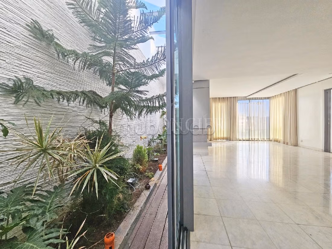 Location Somptueux appartement 3chambres avec terrasse dernier étage, Racine