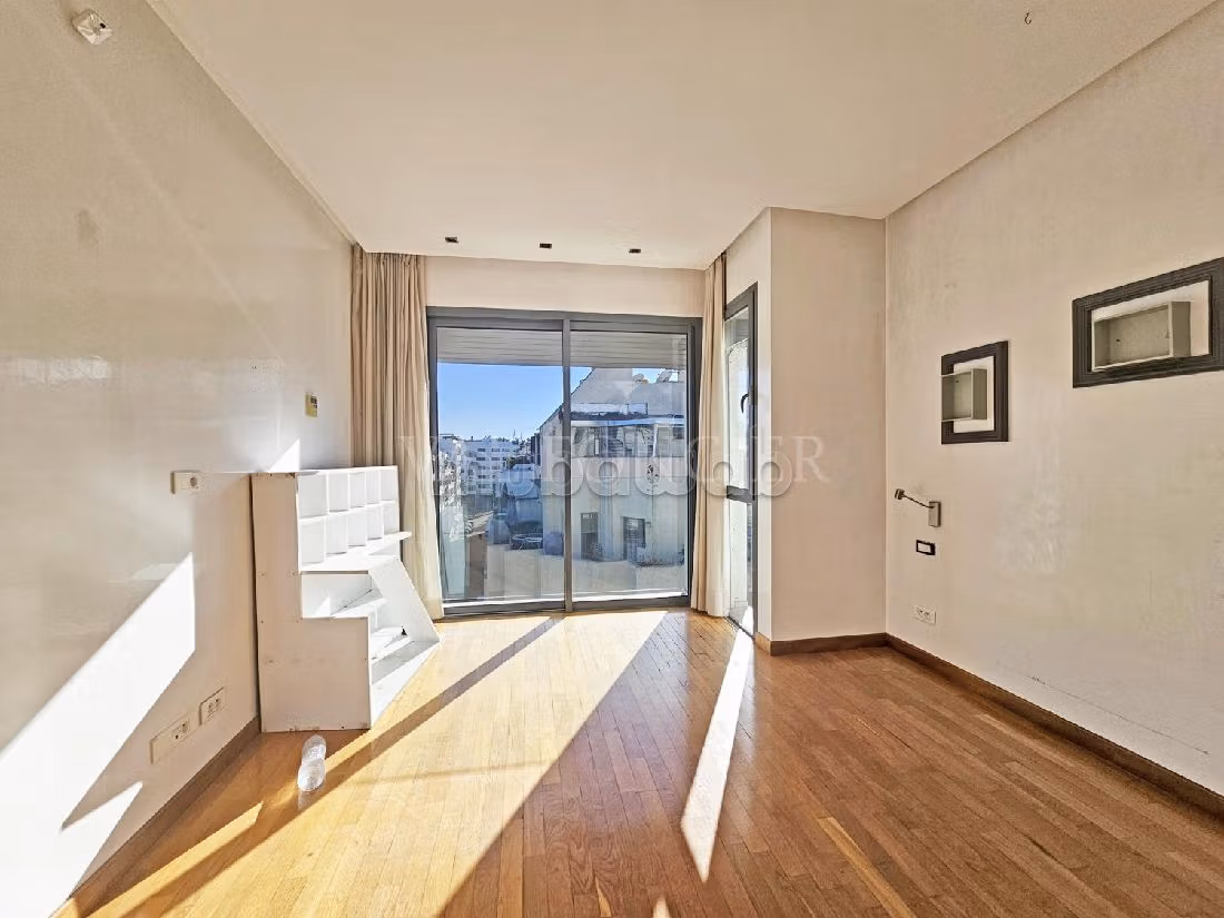 Location Somptueux appartement 3chambres avec terrasse dernier étage, Racine