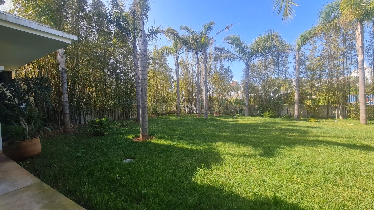 Te huur: villa's en luxe woningen in Plage rose marée. 5 Ruimtes. Gemeubileerd