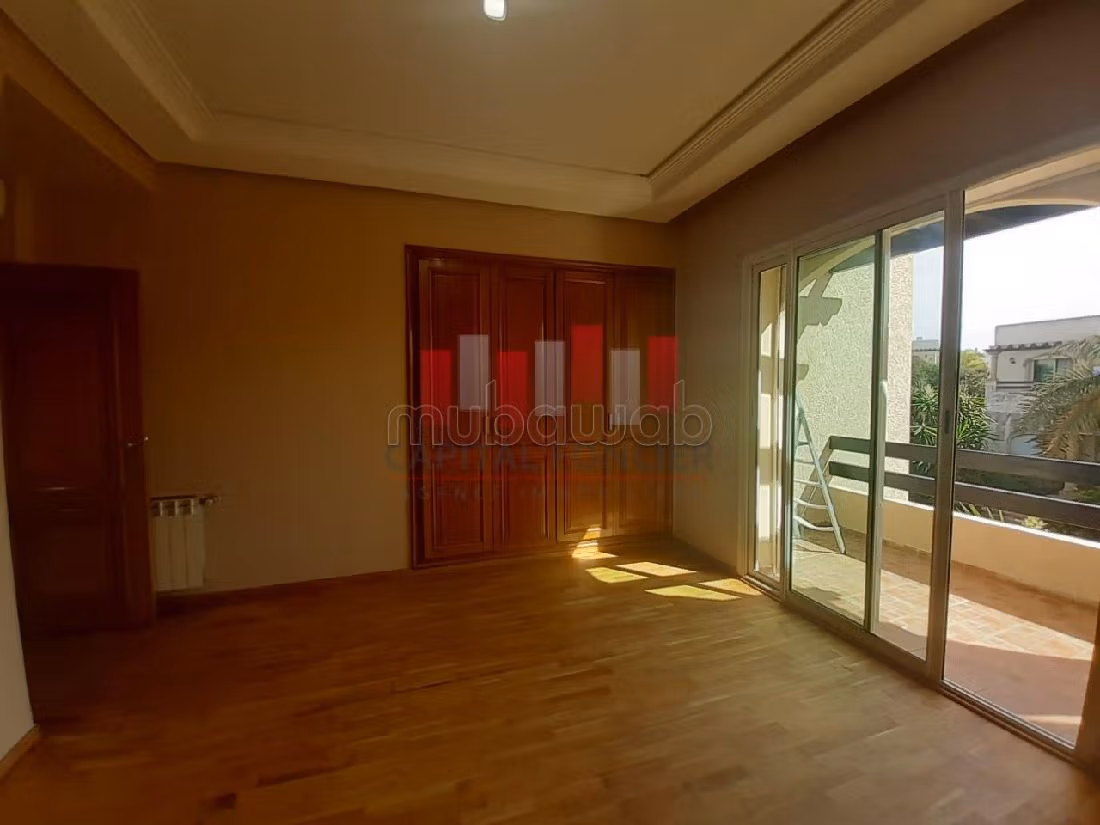 كراء فيلا ممتازة بعين الذياب. 4 غرف ممتازة. الراحة مع مكيف الهواء و مدفأة