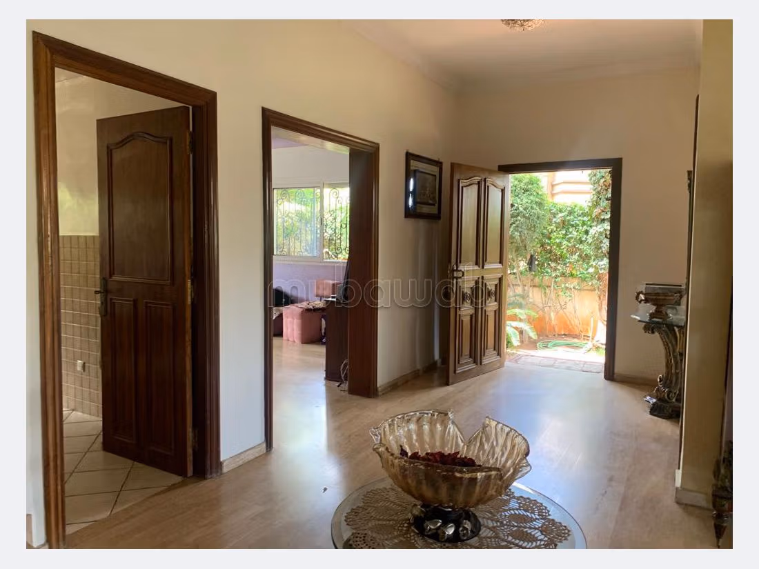 فيلا ممتازة للبيع بحي كاليفورنيا. 4 غرف ممتازة. باب متين،إقامة مؤمنة. 