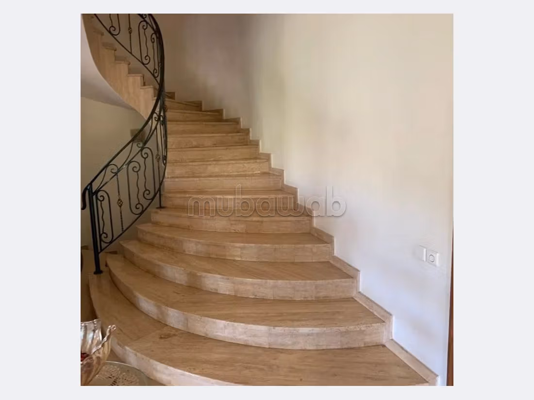 فيلا ممتازة للبيع بحي كاليفورنيا. 4 غرف ممتازة. باب متين،إقامة مؤمنة. 