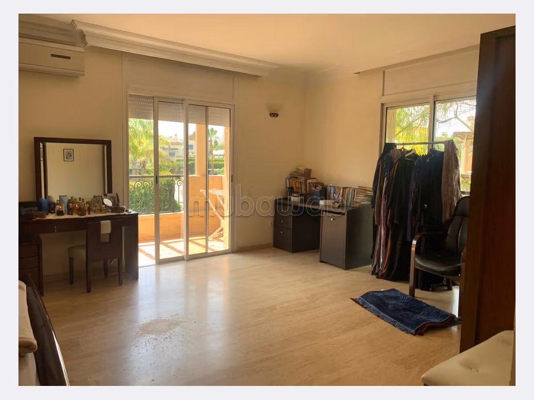 فيلا ممتازة للبيع بحي كاليفورنيا. 4 غرف ممتازة. باب متين،إقامة مؤمنة. 