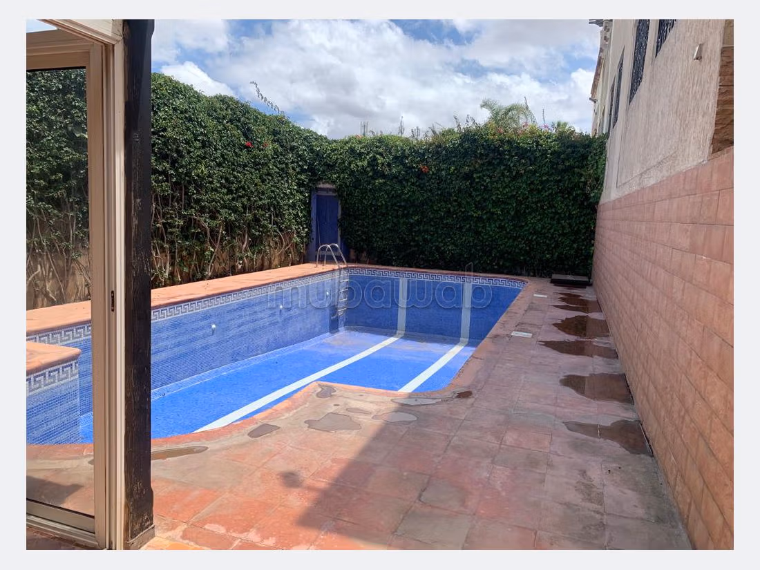 فيلا ممتازة للبيع بحي كاليفورنيا. 4 غرف ممتازة. باب متين،إقامة مؤمنة. 