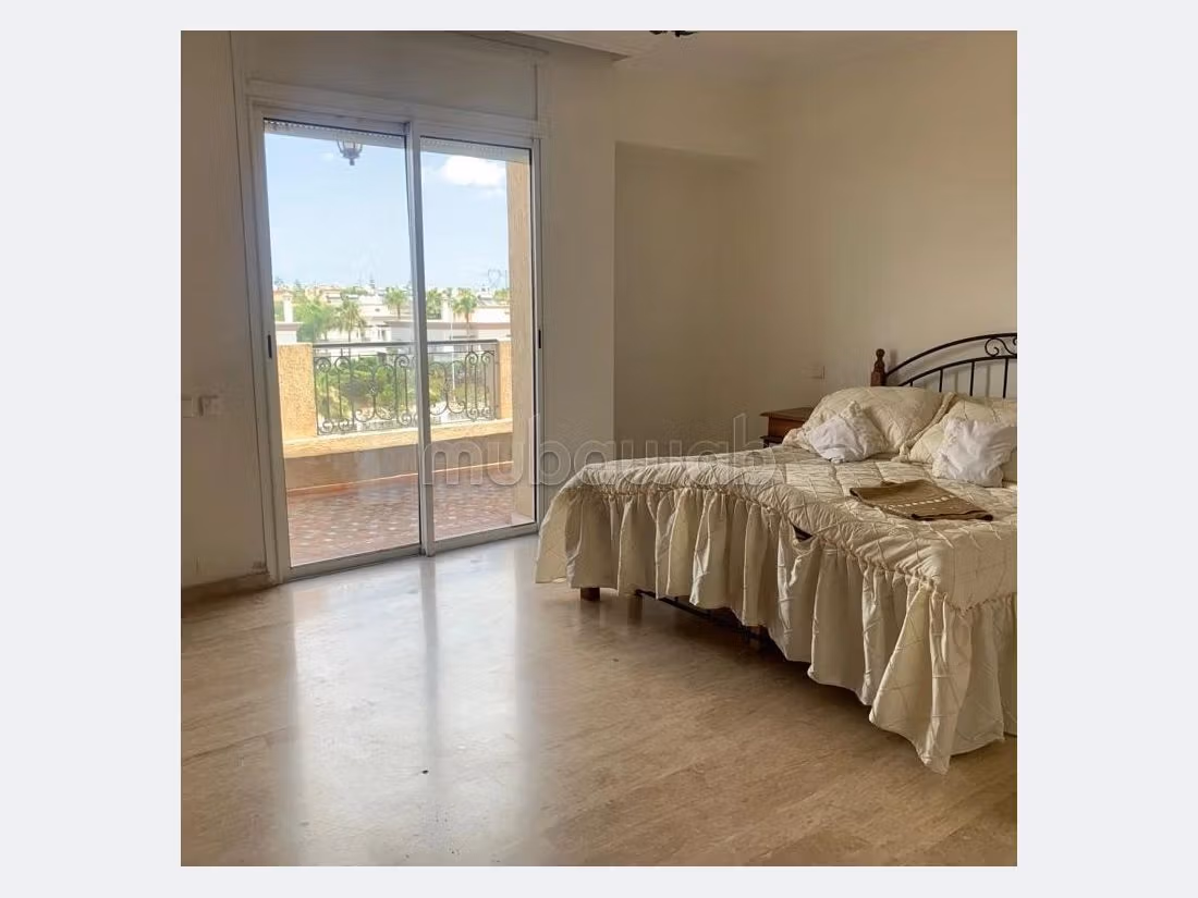 فيلا ممتازة للبيع بحي كاليفورنيا. 4 غرف ممتازة. باب متين،إقامة مؤمنة. 