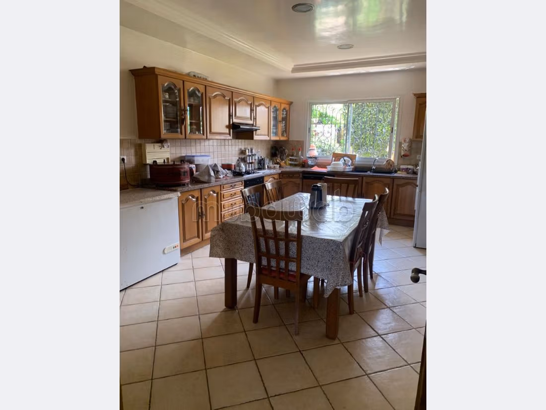 فيلا ممتازة للبيع بحي كاليفورنيا. 4 غرف ممتازة. باب متين،إقامة مؤمنة. 