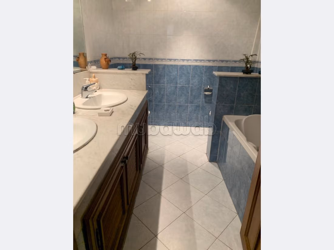 فيلا ممتازة للبيع بحي كاليفورنيا. 4 غرف ممتازة. باب متين،إقامة مؤمنة. 