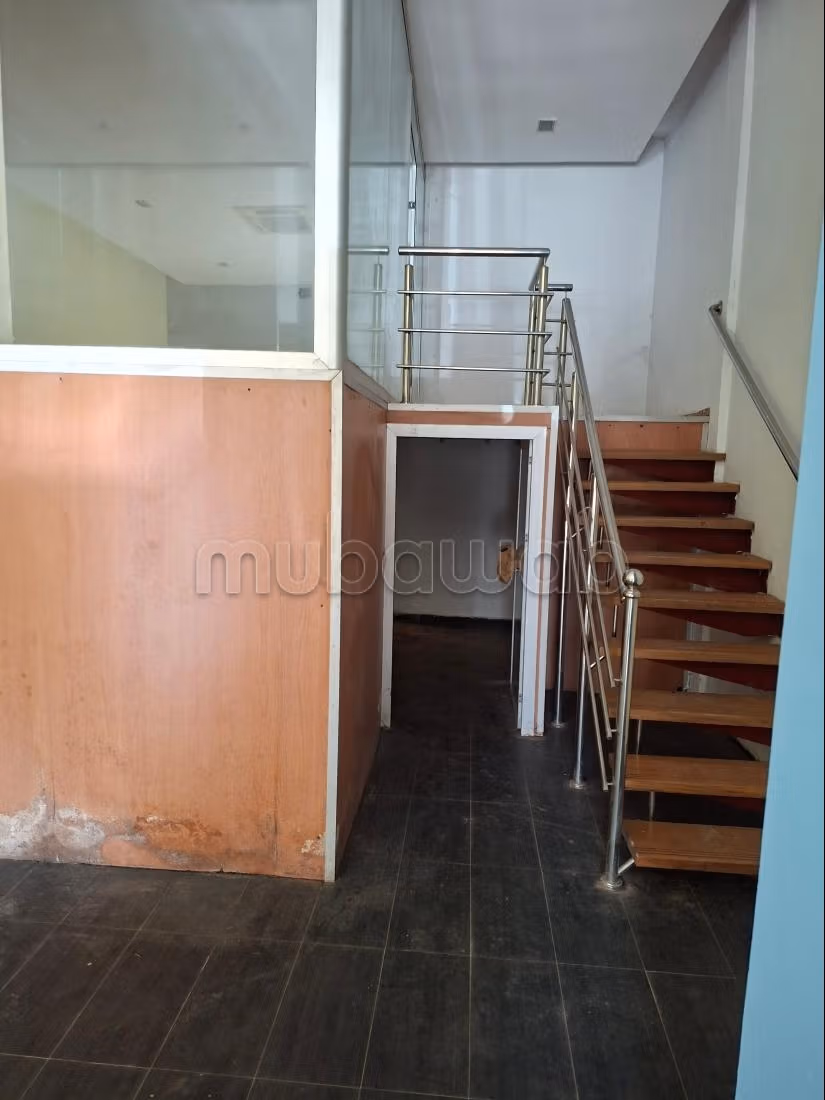 Habit immobilier met en vente un local commercial avec mezzanine