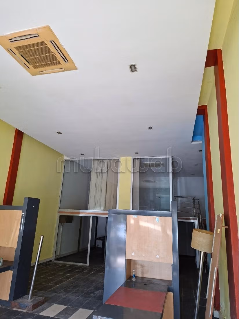 Habit immobilier met en vente un local commercial avec mezzanine