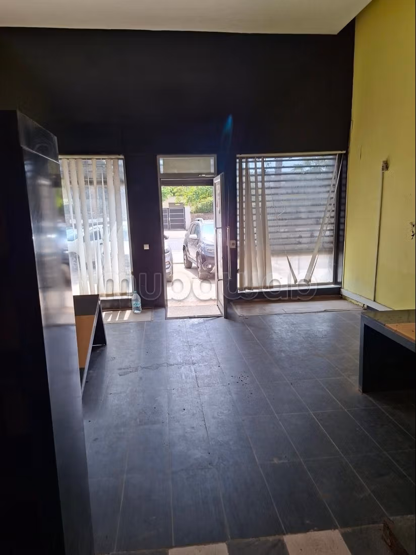 Habit immobilier met en vente un local commercial avec mezzanine