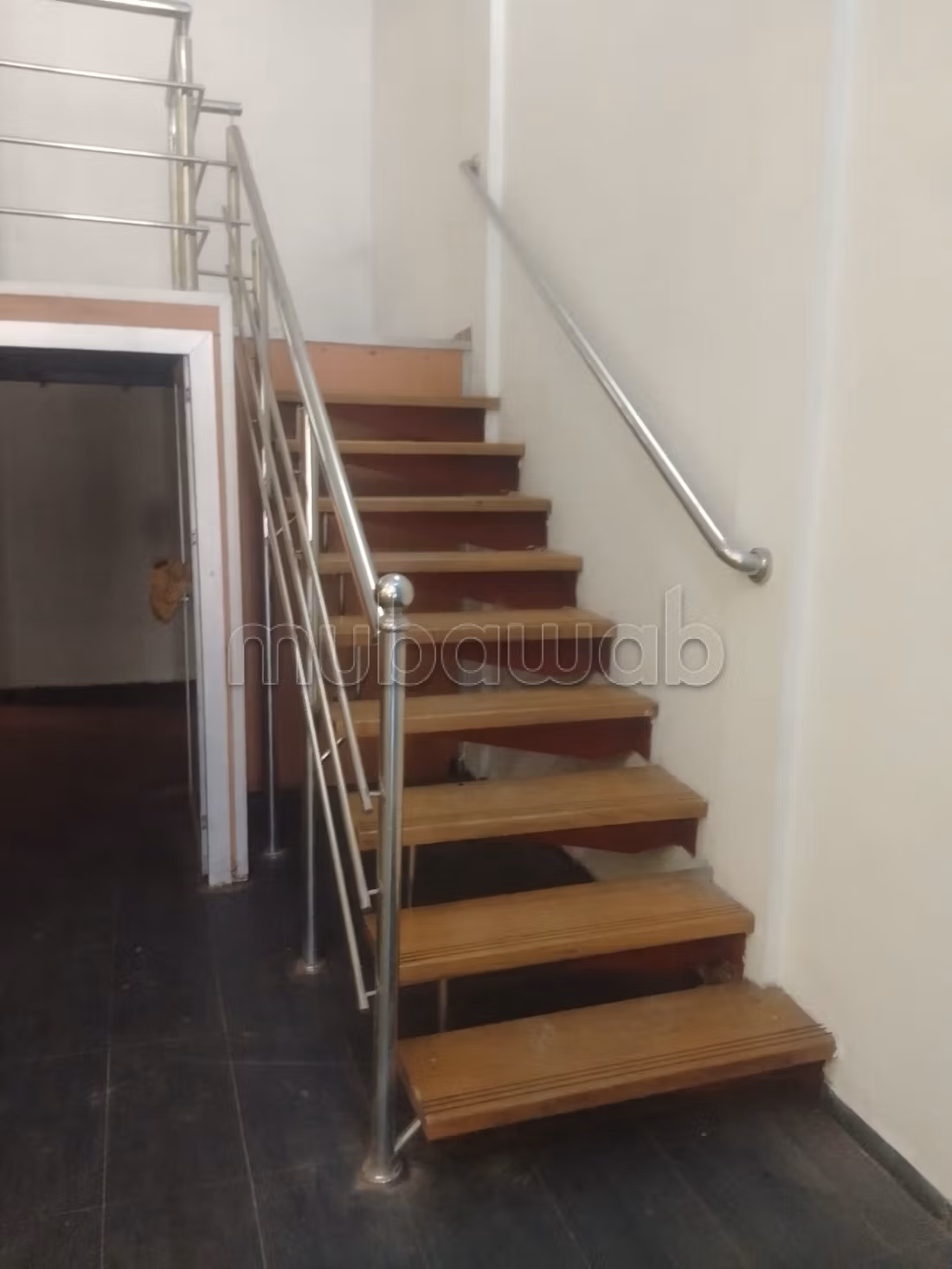 Habit immobilier met en vente un local commercial avec mezzanine
