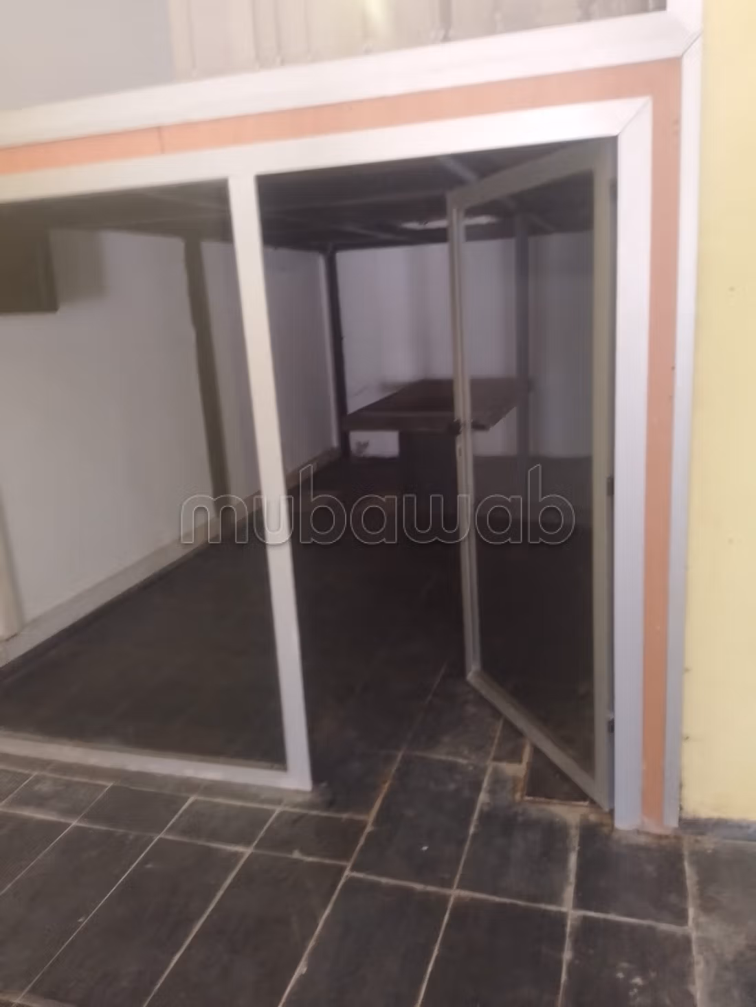 Habit immobilier met en vente un local commercial avec mezzanine