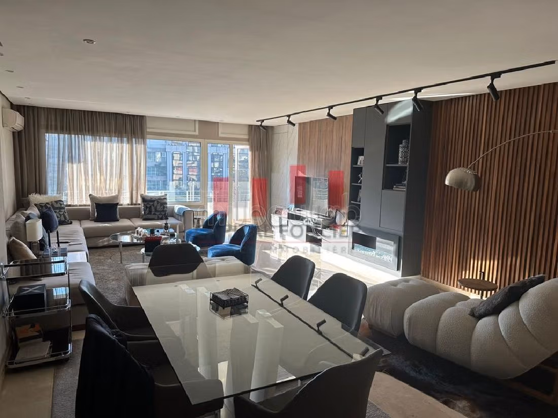 Beautiful apartment for sale in Racine. 3 beautiful rooms. Carpark and terrace
