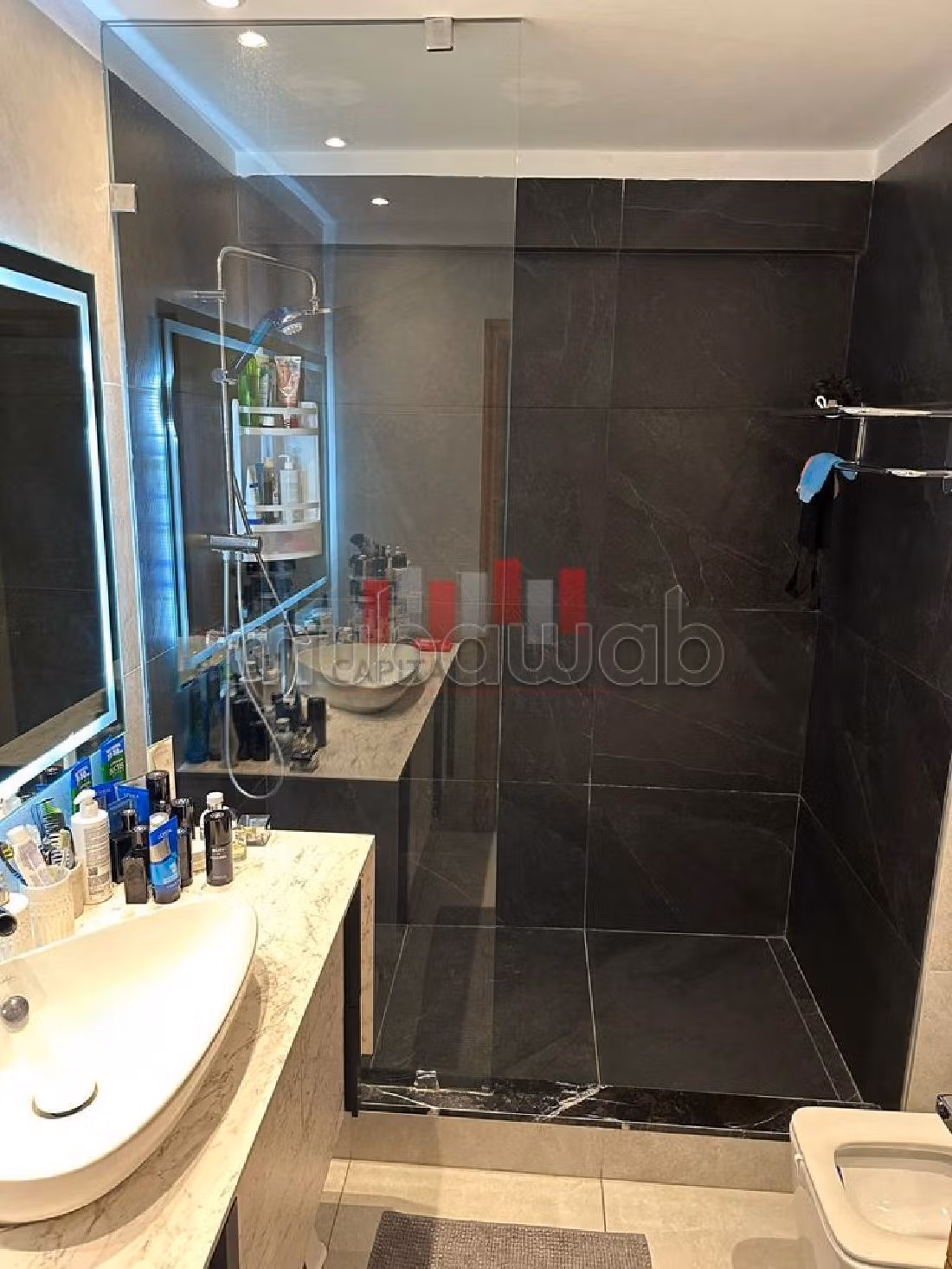 Beautiful apartment for sale in Racine. 3 beautiful rooms. Carpark and terrace