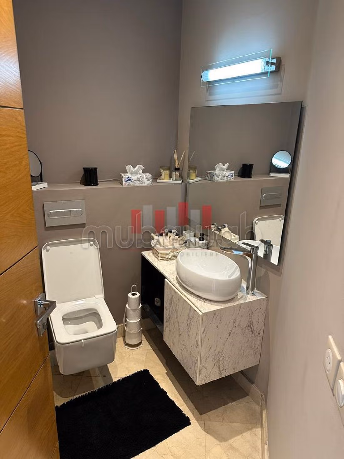Beautiful apartment for sale in Racine. 3 beautiful rooms. Carpark and terrace