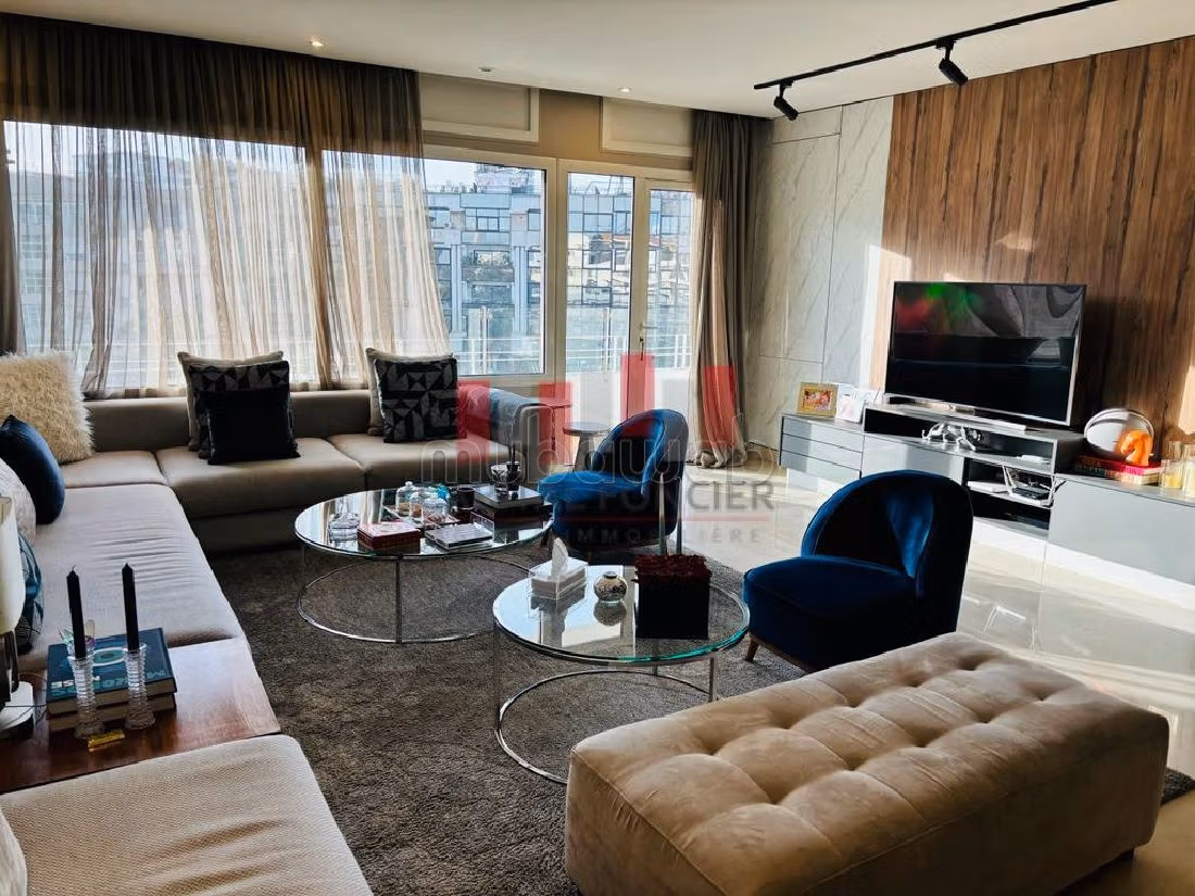 Beautiful apartment for sale in Racine. 3 beautiful rooms. Carpark and terrace