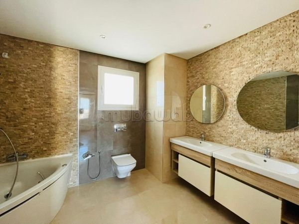 Vente jardins carthage grand duplex avec piscine