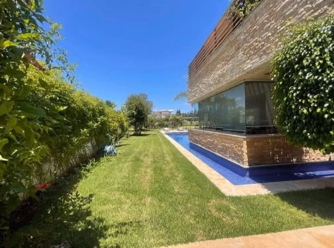 فيلا رائعة للبيع ببوسكورة. 3 غرف جميلة. صحن هوائي والأمن والحراسة. 