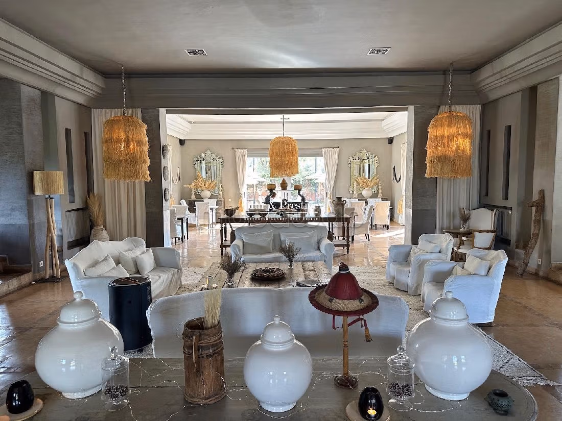 Nu kopen: villa's en luxe woningen in Route de l'Ourika. Totale oppervlakte 1000 m². Volledig gemeubileerd