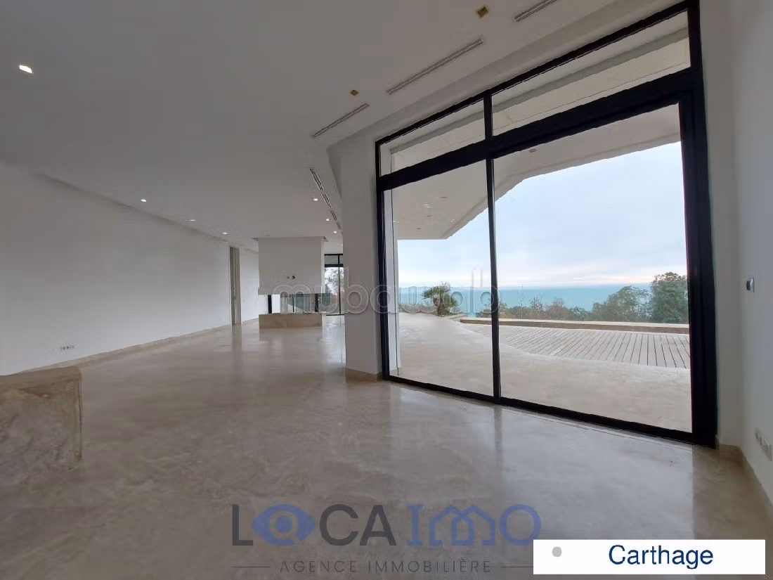 A louer une villa en S5 avec piscine à Carthage