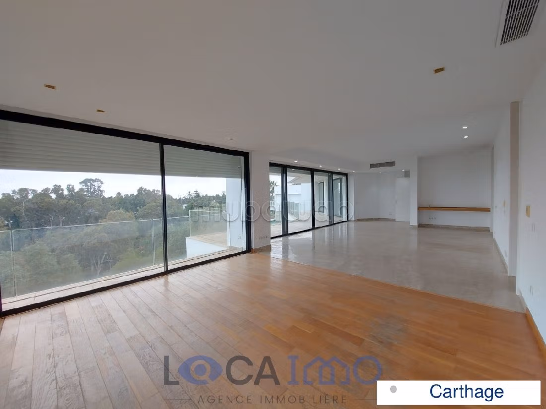A louer une villa en S5 avec piscine à Carthage