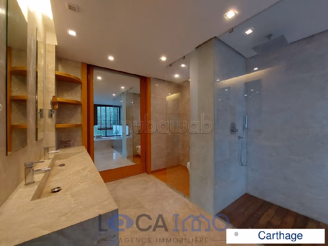 A louer une villa en S5 avec piscine à Carthage