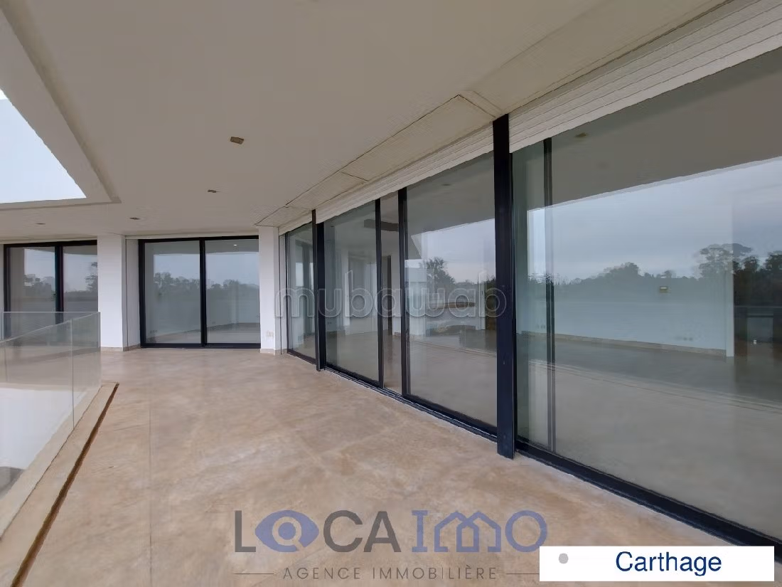 A louer une villa en S5 avec piscine à Carthage