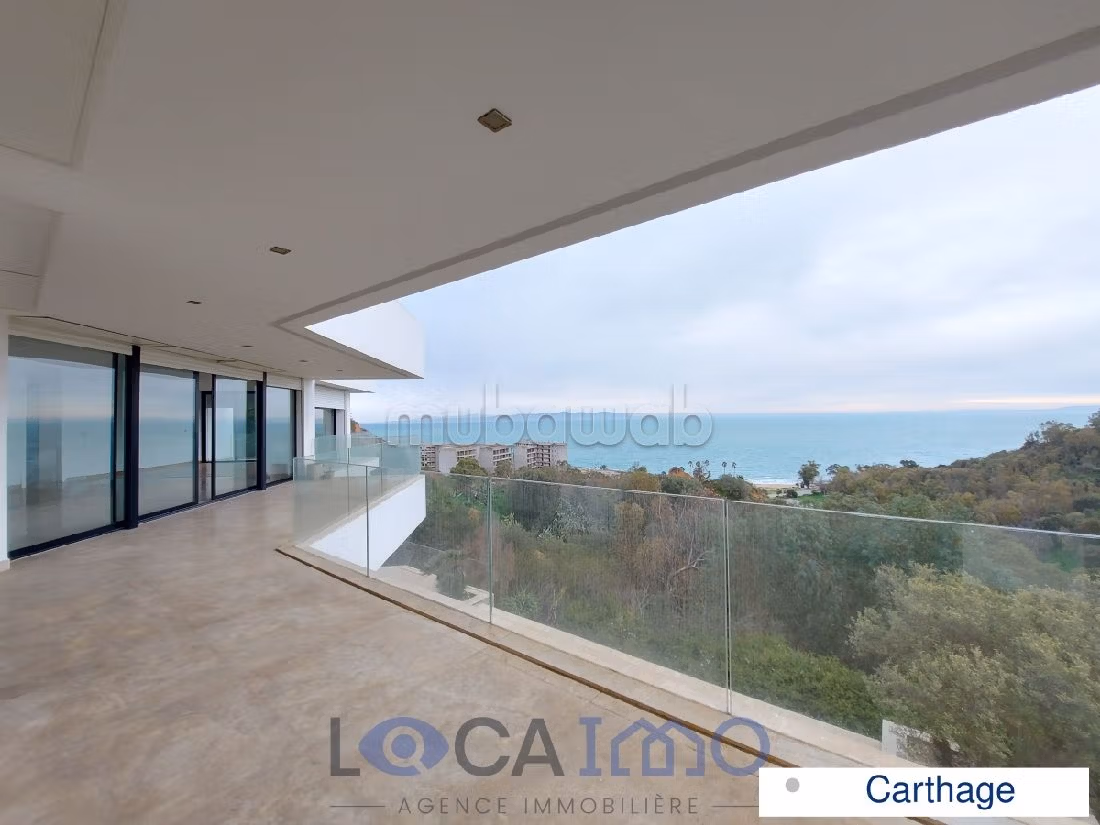 A louer une villa en S5 avec piscine à Carthage