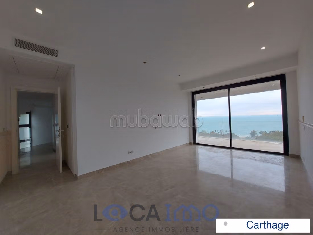 A louer une villa en S5 avec piscine à Carthage