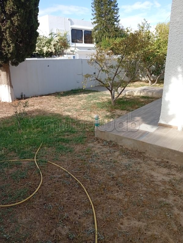 Vente manar3 villa avec jardin bon état