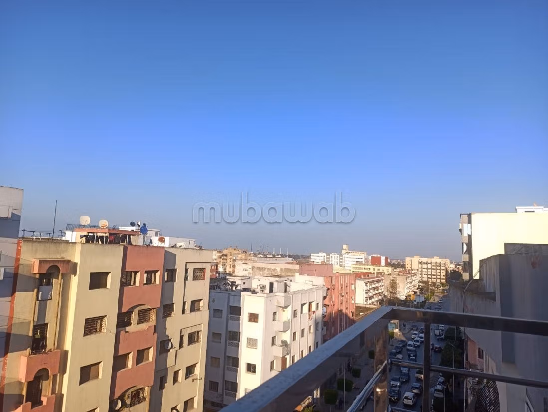 شقة رائعة للبيع بوسط المدينة. 3 غرف ممتازة. صالة أصيلة ، طبق الأقمار الصناعية. 