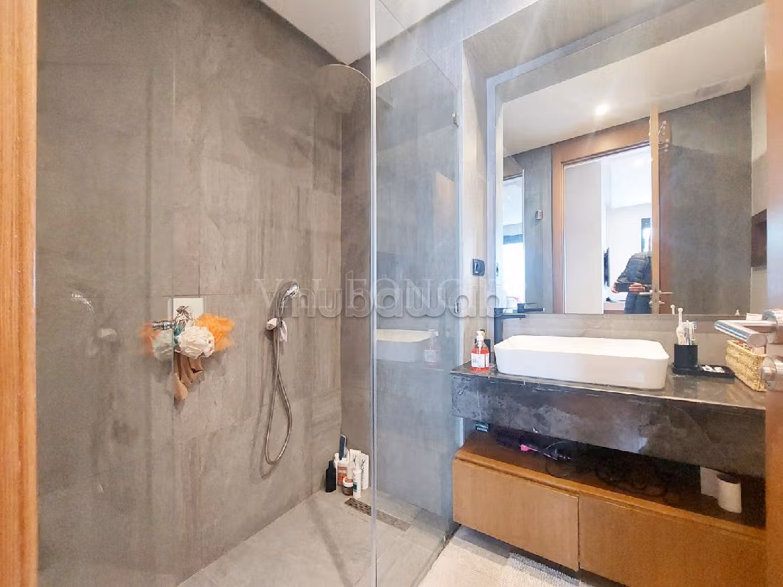 Apartment for rent. 3 lovely rooms. Parking spaces and terrace. 