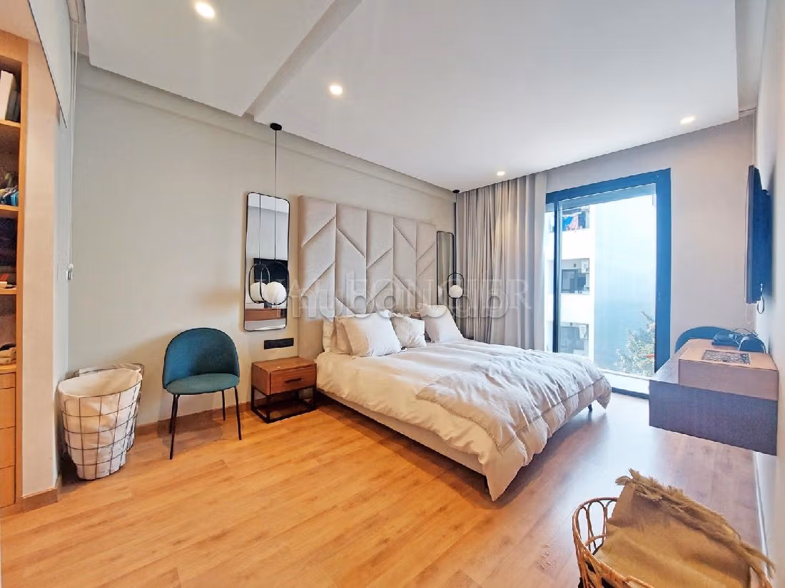 Apartment for rent. 3 lovely rooms. Parking spaces and terrace. 