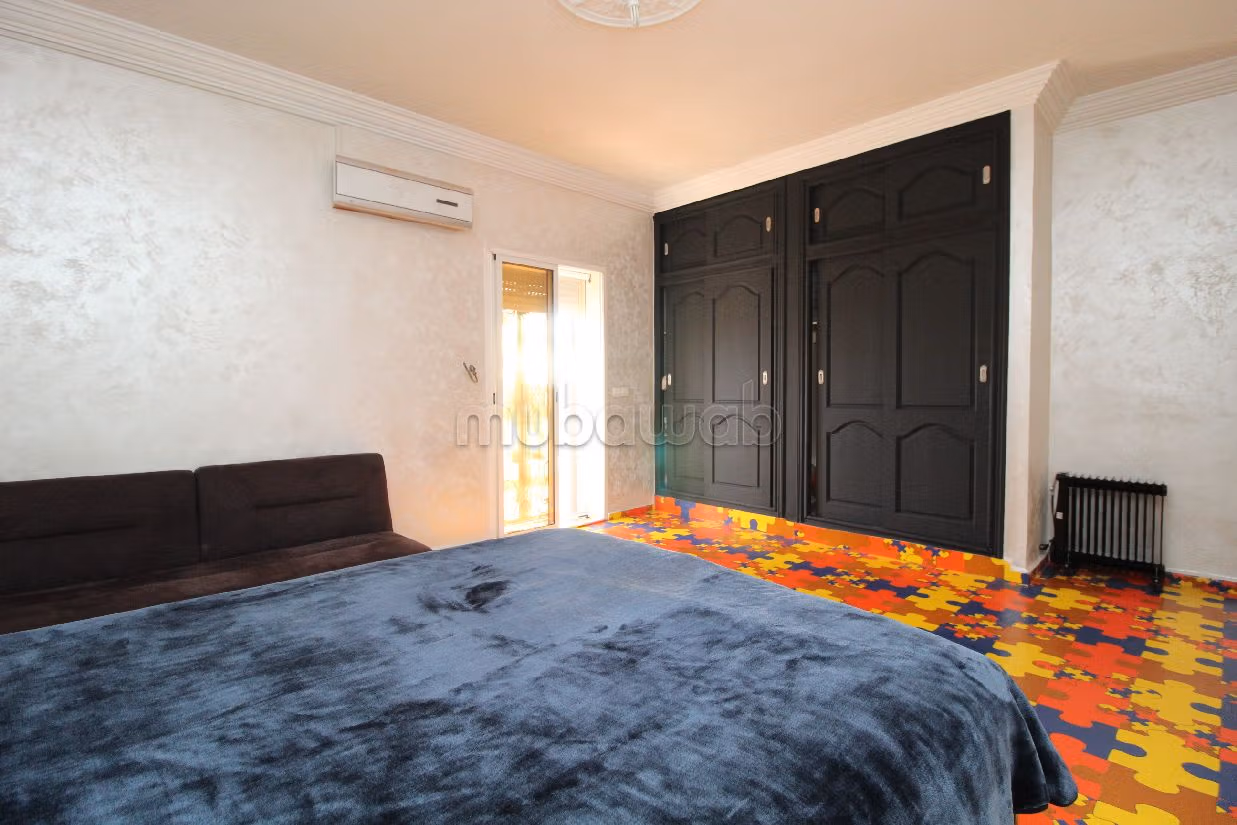 Maestosa residenza di lusso in vendita a Founti. 8 locali spaziosi. Camino e climatizzatore. 