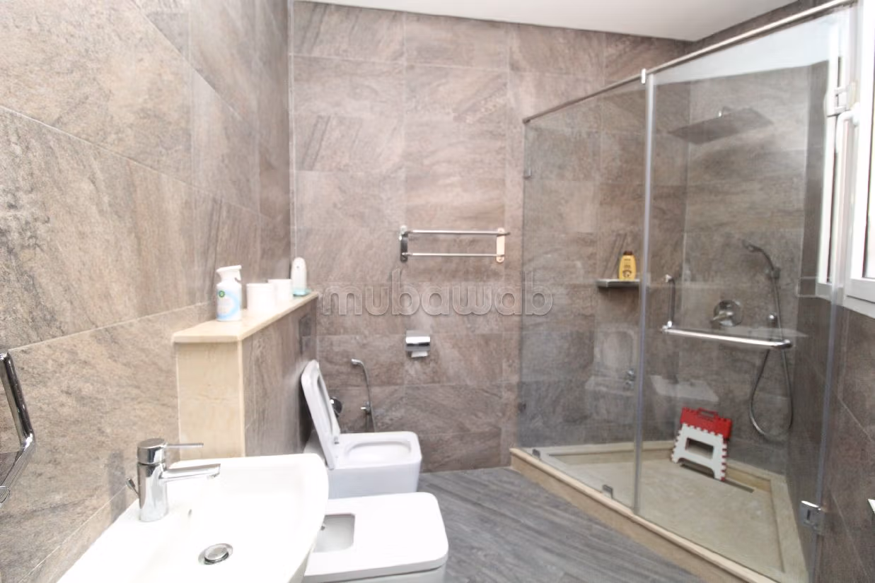 Maestosa residenza di lusso in vendita a Founti. 8 locali spaziosi. Camino e climatizzatore. 