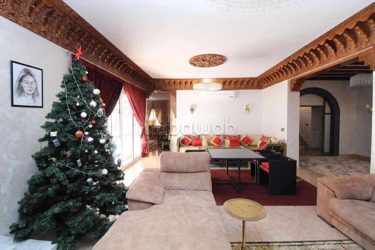 Maestosa residenza di lusso in vendita a Founti. 8 locali spaziosi. Camino e climatizzatore. 