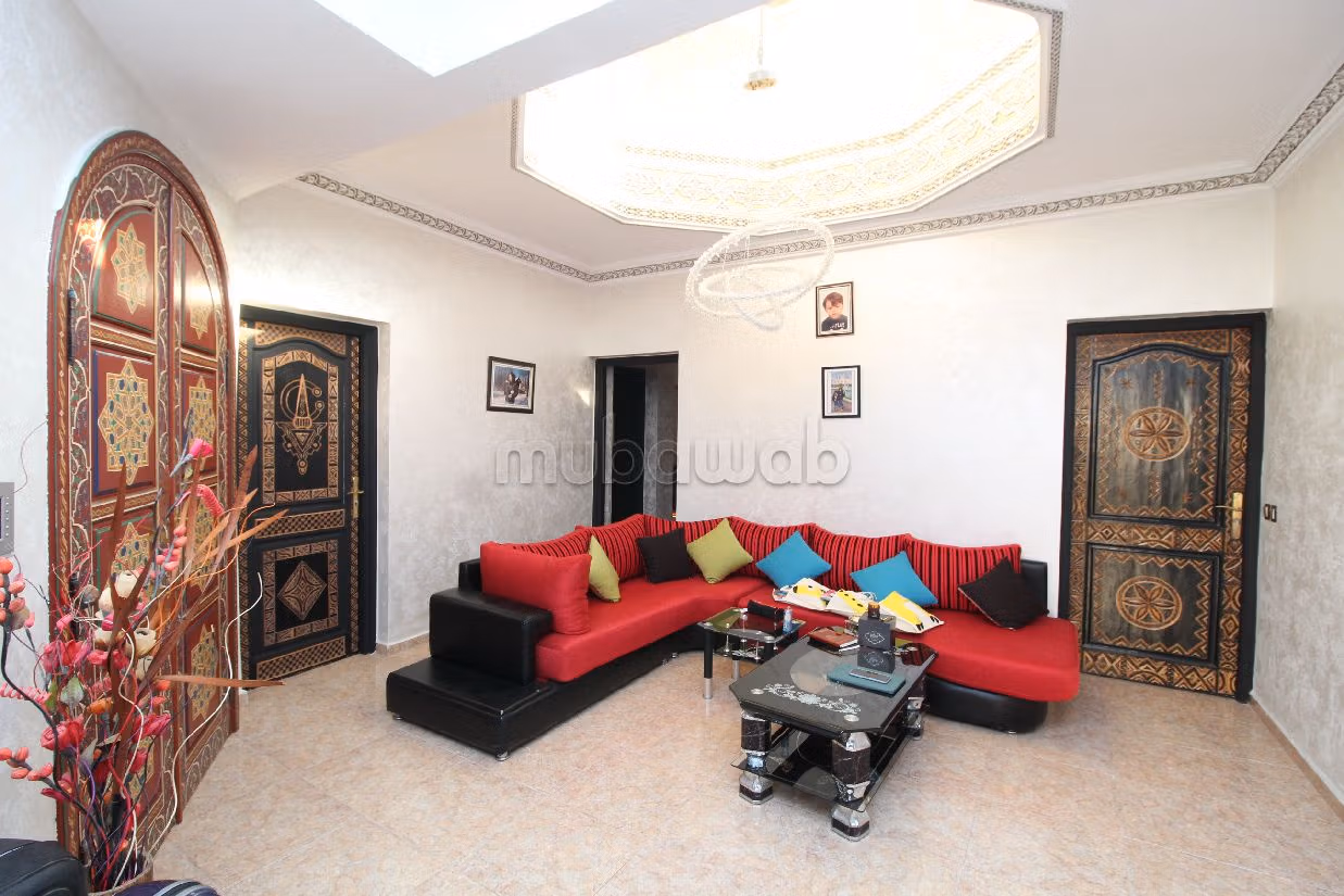 Maestosa residenza di lusso in vendita a Founti. 8 locali spaziosi. Camino e climatizzatore. 