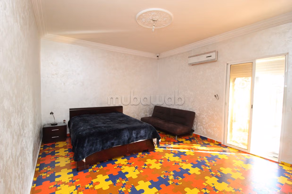 Maestosa residenza di lusso in vendita a Founti. 8 locali spaziosi. Camino e climatizzatore. 