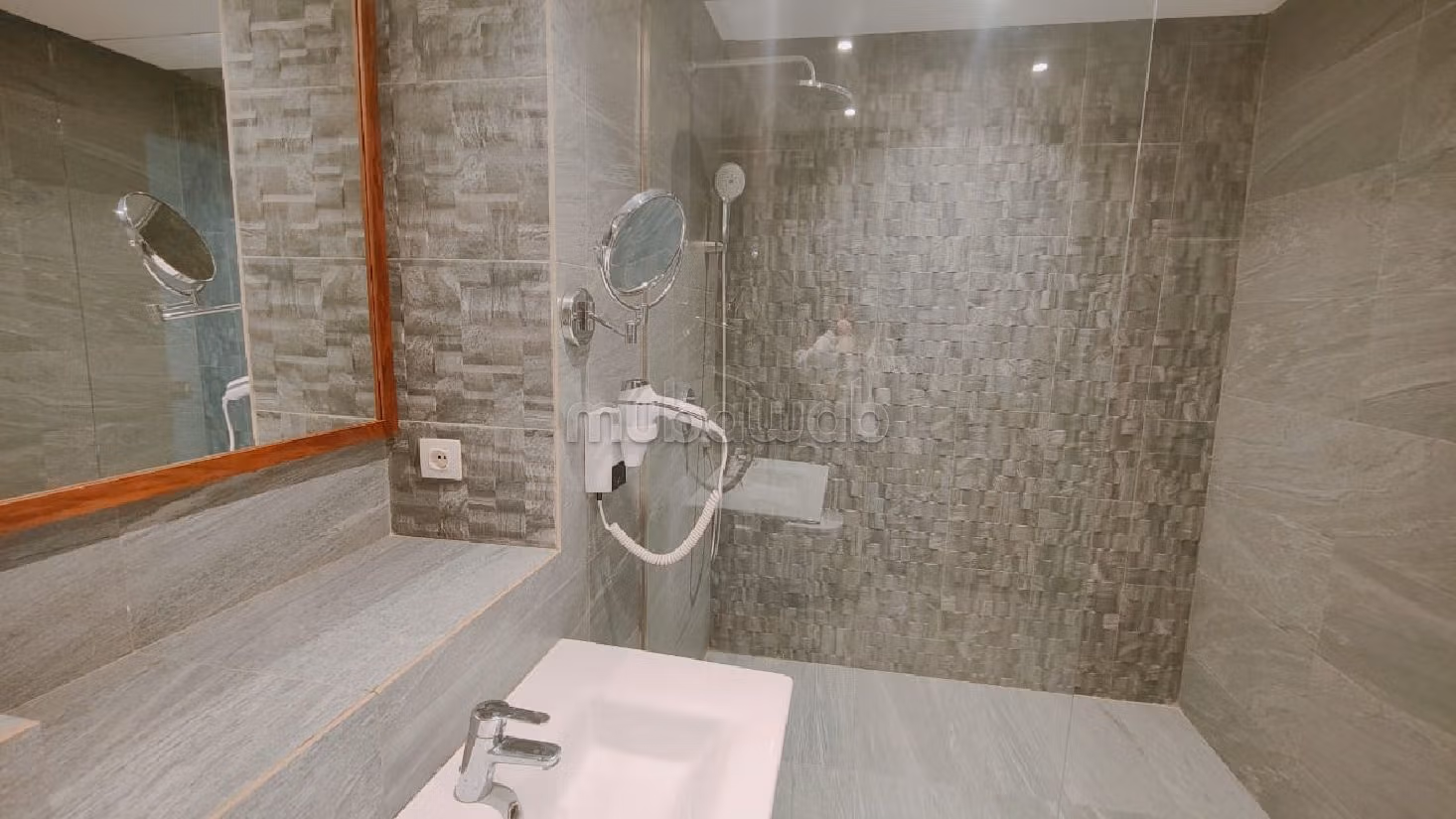 Appartementen te koop in Racine. Totale oppervlakte 182 m². Volledig gemeubileerd