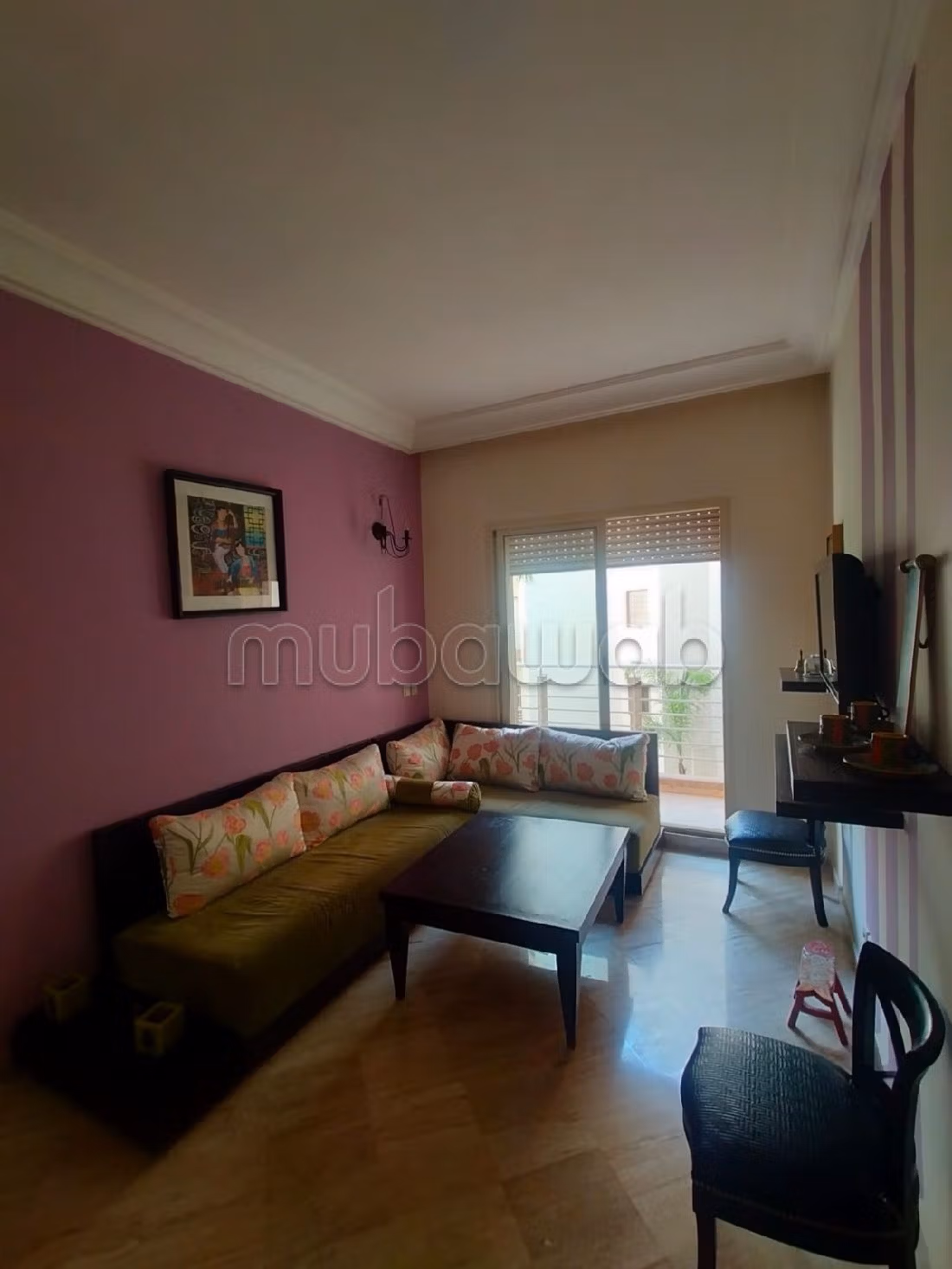 Splendido appartamento in vendita. 3 camere da letto. Camino e servizio di concierge.